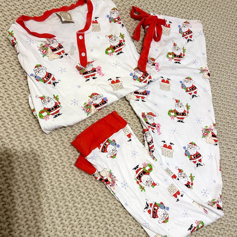 The Beaufort Bonnet Company Women’s Santa pjs